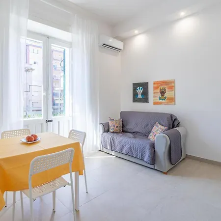Theatron Apartment *